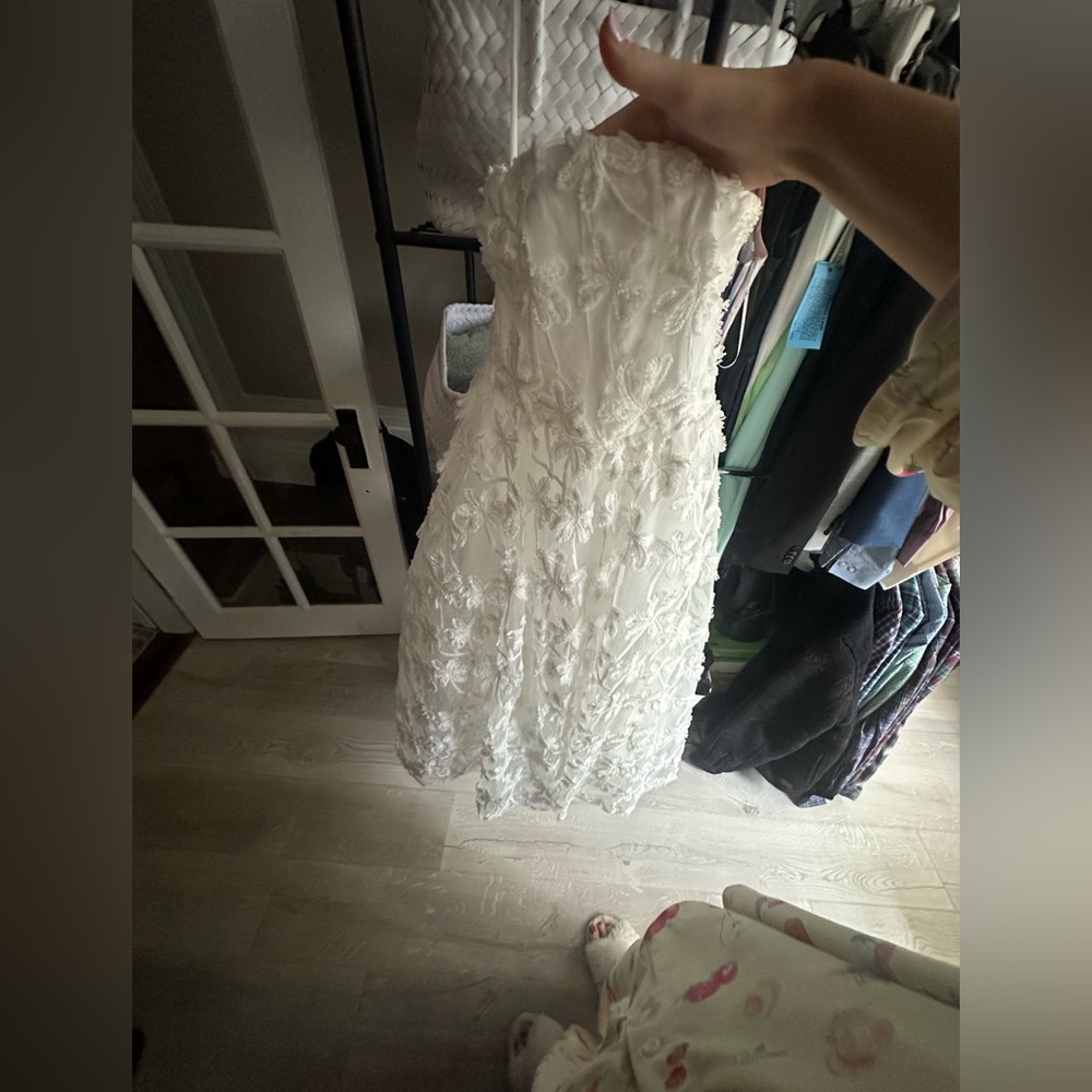 Selfie Leslie White floral dress